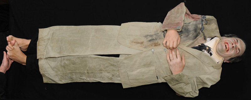 Portrait en terre de Joël Fesel du Groupe Merci, une image de Luc Jennepin illustrant L’entrevue qui déchire dans Magazine Aléatoire.