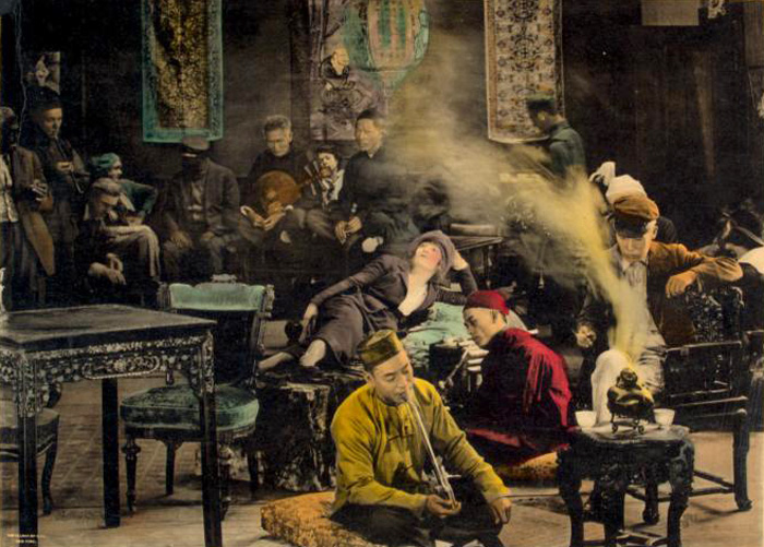 Ah ! Sûrement la Chine doit être un pays extraordinaire… des fumeurs d'opium pour un texte aventureux de Rolino Gaspari pour Magazine Aléatoire.
