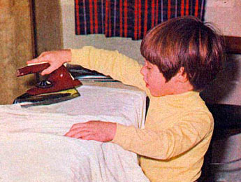 Chapeau, vermeille, hourra… « L’entrevue résiduelle » de Bernard Rousseau, par Magazine Aléatoire. Image : Enciclopedia de la vida natural, éditions Nauta, 1981.