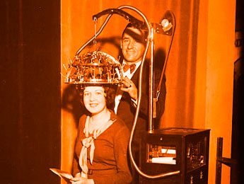 « L’entrevue renversée », les artistes questionnent les visiteurs lors de l'exposition L'envers de l'endroit de Rolino Gaspari et Bernard Rousseau.